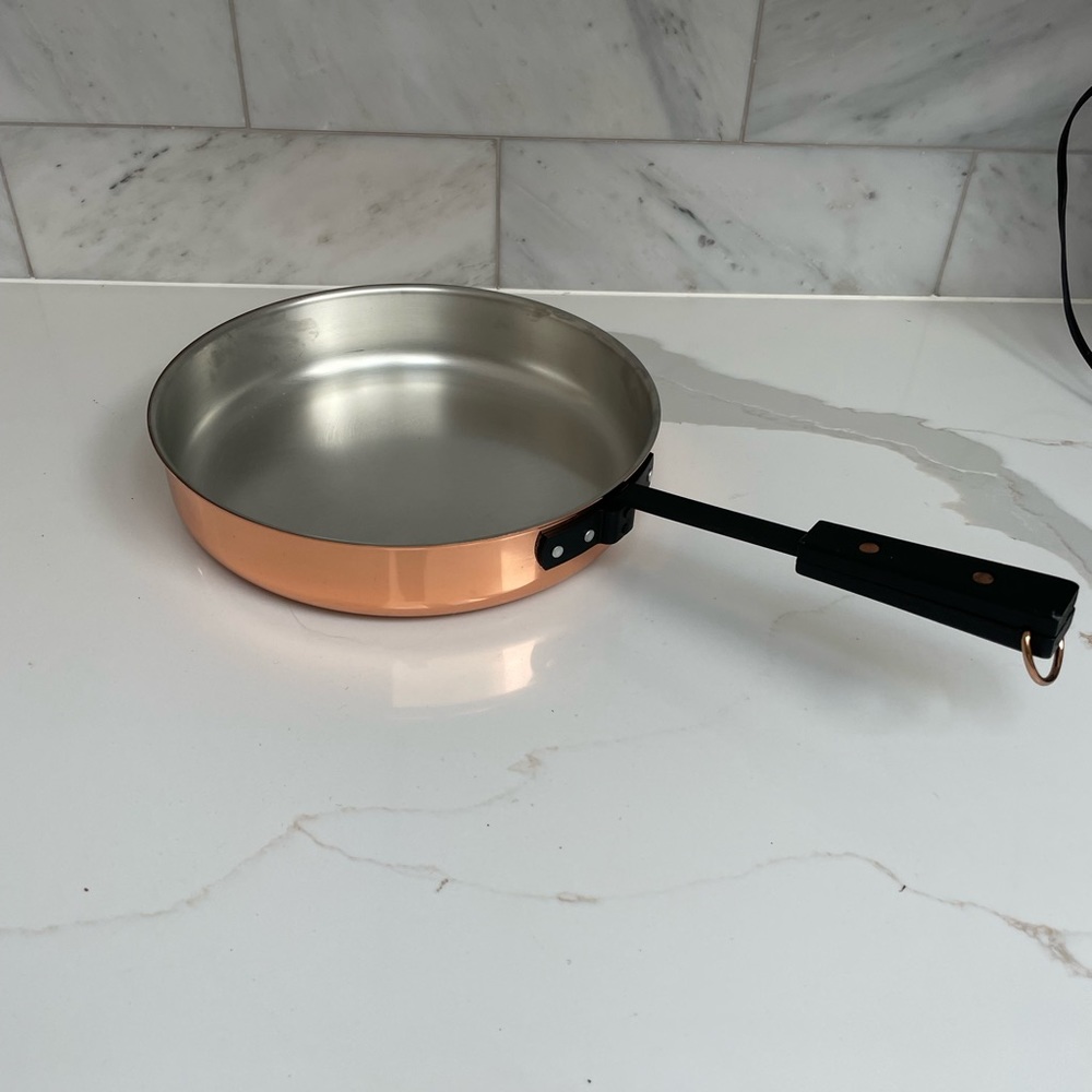 Vintage Metal Copper and Brass Frying Pans 10 inch Wall Hangings, Kitchen Decor